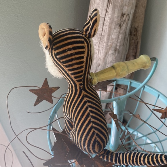 Vintage Stuffed Lion - Picture 5 of 8